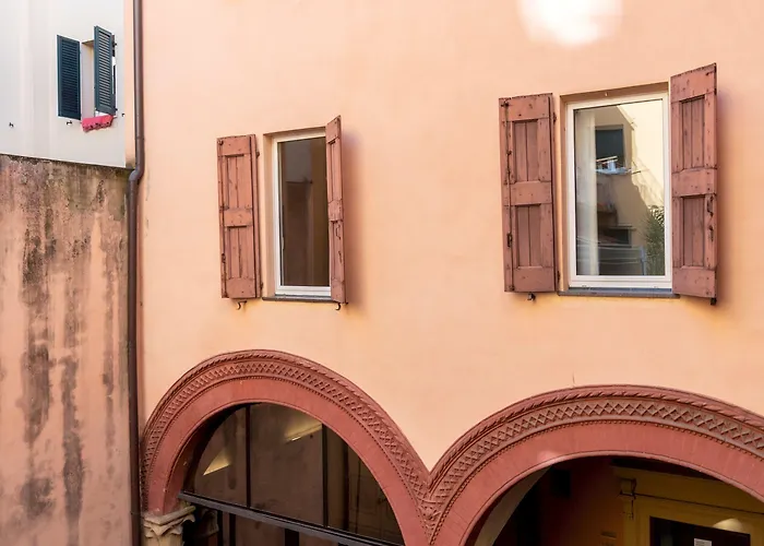 San Vitale 87 شقة