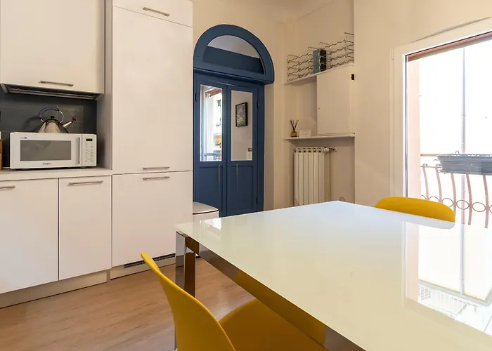 San Vitale 87 * بولونيا